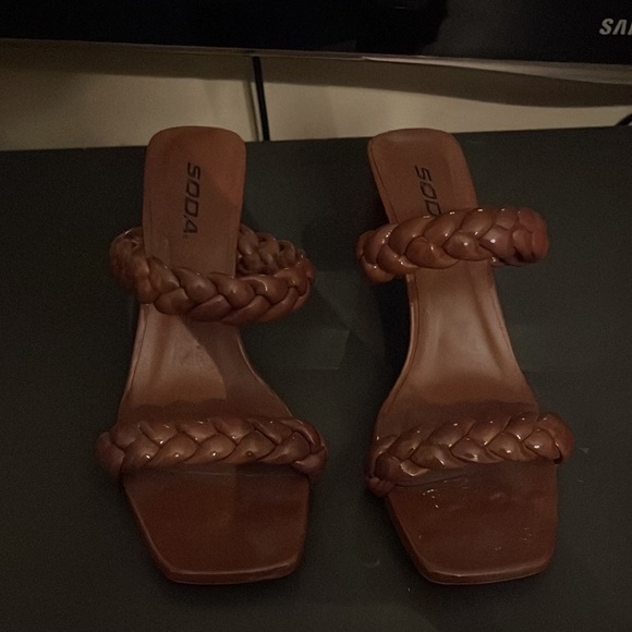 Brown soda heels - Picture 2 of 2